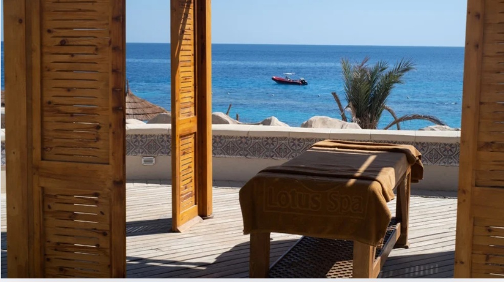 Massage entreprise - détente en groupe - Table de massage vue sur mer