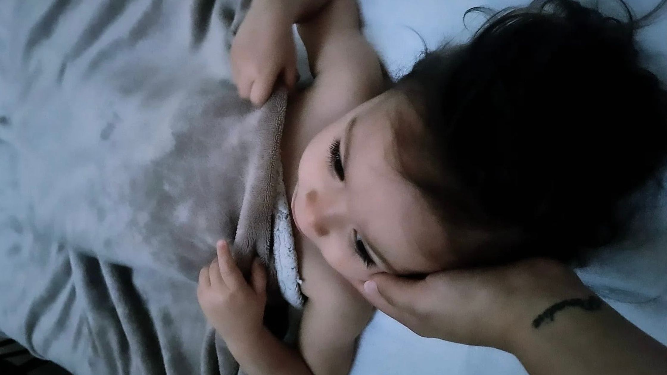 Massage parent enfant - Massage petite fille